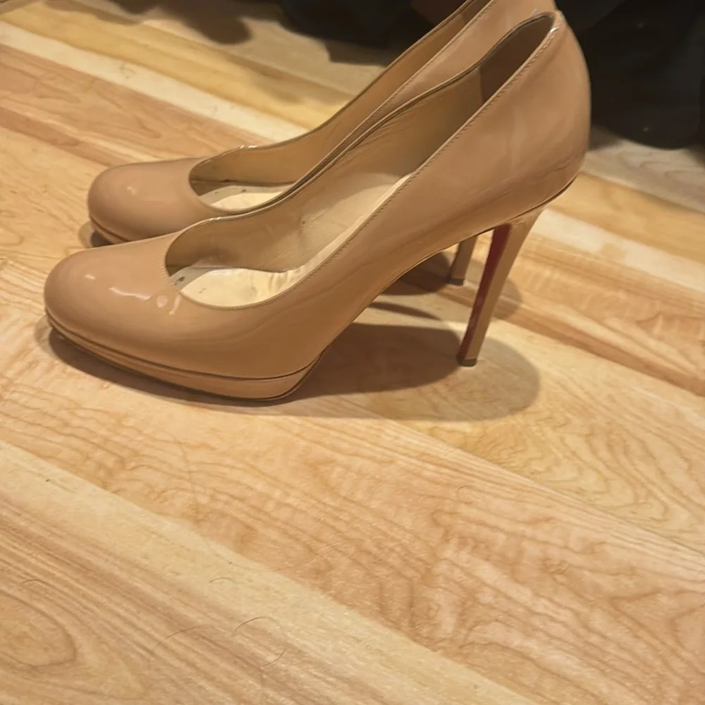 Patent Nude Leather Pumps from Christian Louboutin - Picture 3 of 7